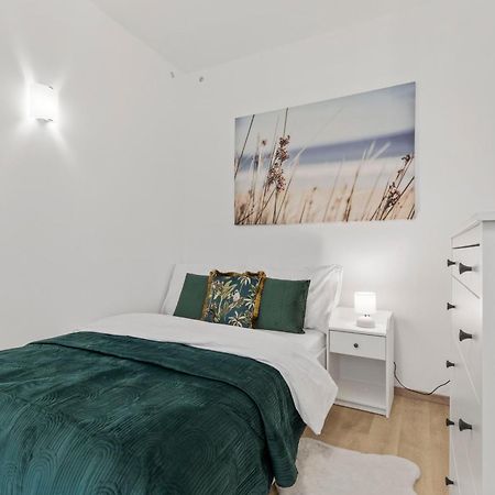 Garden Haven Studio In Old Town Bratislava Exterior foto